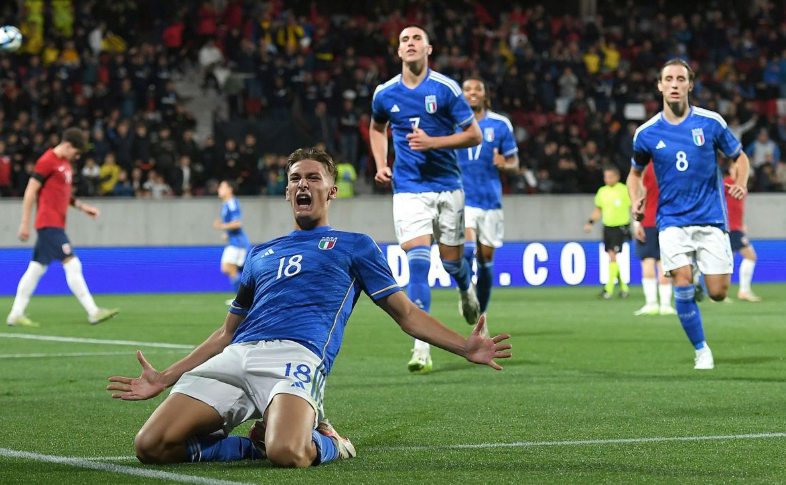 ＂【英雄联盟】RA发文庆祝成立五周年：五年夯实基底 未来星辉灿烂