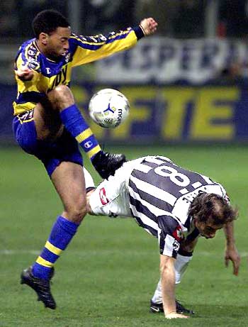 赵奕欢：我饭都喂嘴里了，看看我